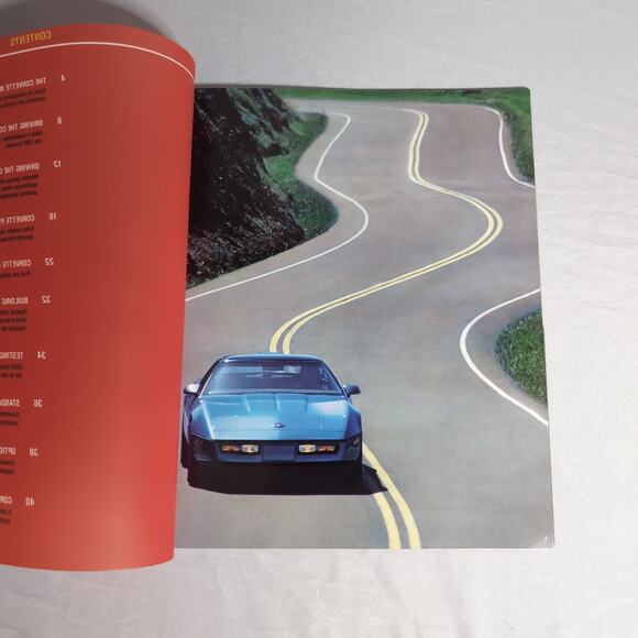 Vintage 1986 Chevrolet Corvette Deluxe Sales Brochure with Envelope - Picture 6 of 13